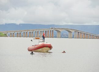 Jovem morre afogado depois de beber e entrar em lago, diz bombeiros
