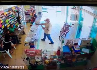 Vídeo mostra homem sendo executado com tiros dentro de farmácia