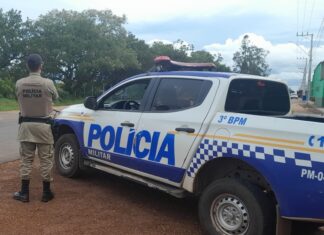 Motociclista morre após tentar fazer ultrapassagem e bater em pneu de carreta na TO-080, diz PM