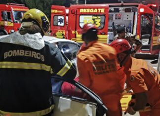 Homem é preso com drogas e R$ 14 mil em dinheiro após ser perseguido pela polícia e bater carro