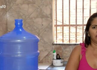 Moradores reclamam de água suja e com ‘cheiro esgoto’ em Palmas