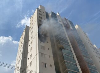 Vídeo mostra chamas saindo de janela em prédio de Palmas