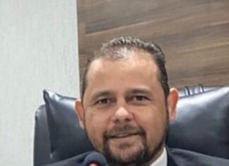 Vereador baleado em posto teria conflitos políticos com suspeito do crime, diz polícia
