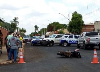 Mulher morre em acidente envolvendo motocicleta e caminhonete