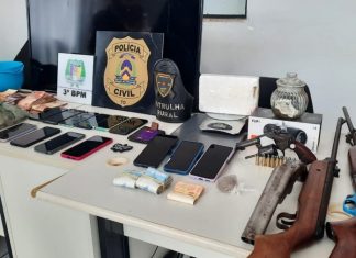 Quatro pessoas são presas com armas, drogas e dinheiro em operação da Polícia Civil