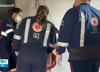 Homem é detido por suspeita de agredir namorada com facão e diz que ela caiu sozinha no banheiro