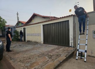 Servidores públicos suspeitos de superfaturar impostos e cobrar propina de contribuintes são alvos de operação