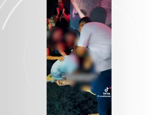 Pastor é denunciado ao MP após vídeo ‘orando’ por menina de 13 anos em culto: ‘Vai casar com homem, vai ter filhos’