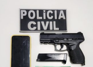 Polícia apreende réplica de arma e nota falsa de R$ 420 com desenho de maconha