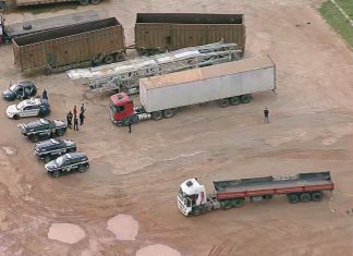 À polícia, motorista de caminhão que transportava eletrônicos e drogas diz que foi drogado por bandidos em Tocantins