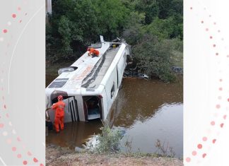 Corpos de vítimas do acidente em que ônibus caiu de ponte dentro de rio são liberados do IML