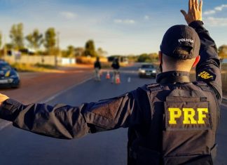 Dois motociclistas morrem após batida com caminhonete na BR-153