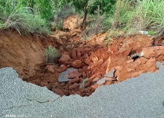 Asfalto começa a ceder após chuvas e cratera se forma no acostamento da TO-222