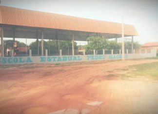 Pais de alunos reclamam após serem surpreendidos com aviso sobre fechamento de escola