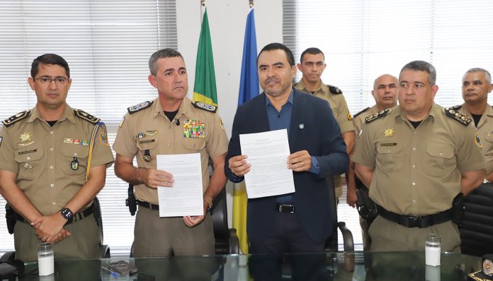 f2-assinatura-do-ato-do-concurso-da-pm-to-2025-foto-aldemar-ribeiro-4-copiar