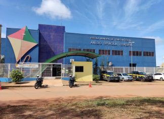 Pais reclamam de falta de professores em escola de Palmas: ‘Estão sentados no auditório, sem aula’
