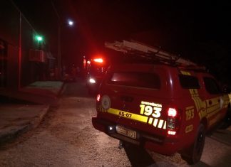 Servidor público morre no hospital após perder controle de moto e bater em poste