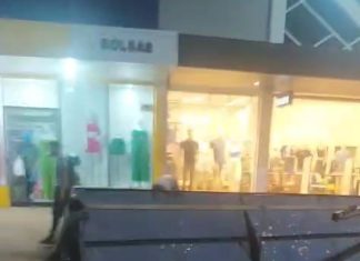 VÍDEO: Estrutura de ponto de ônibus tomba em avenida da região sul de Palmas