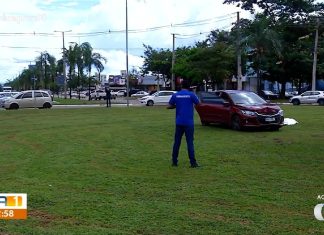 Motorista morre após passar mal enquanto dirigia e subir em rotatória no centro de Palmas
