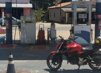 Suspeito de assaltar posto de combustíveis morre em acidente e outro é preso, diz polícia