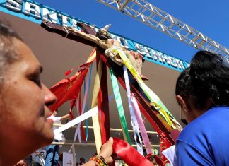 Senhor do Bonfim: imagem de Jesus crucificado, encontrada em árvore, deu origem a romaria que tem mais de 200 anos
