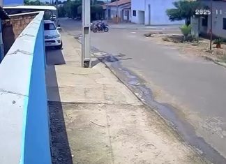 Idoso de 75 anos morre após acidente entre duas motos; Vídeo