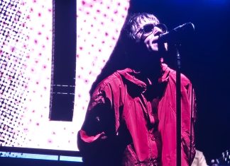 Oasis faz parecer que tempo não passou em reencontro no Brasil 16 anos após fim da banda