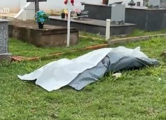Corpo é deixado no gramado de cemitério por falta de necrotério no interior do Tocantins