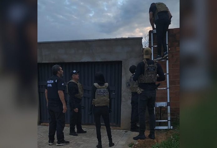 Garota de programa é suspeita de extorquir clientes para não divulgar encontros íntimos aos familiares