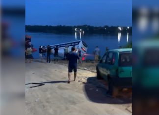 Ônibus cai de balsa durante travessia entre Tocantins e Maranhão