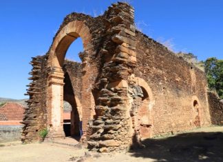 Construída no período colonial, igreja em pedra preserva traços únicos no Tocantins
