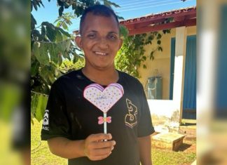 ‘Não merecia isso’, diz mãe de jovem morto após tiroteio na final da Copa do Craque no Tocantins