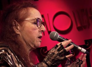 Cida Moreira canta Angela Ro Ro com a devoção dos loucos e poetas que não abrem concessão