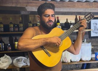 Henrique, da dupla com Juliano, passa férias no Tocantins e se diverte com influenciadores na ‘inauguração de bar’