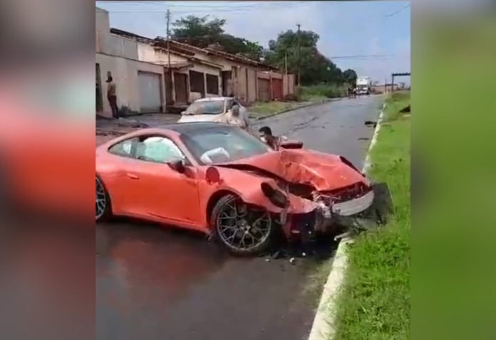 Conserto de Porsche que bateu em poste pode custar mais de R$ 100 mil, diz mecânico
