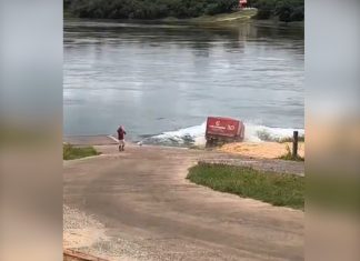 Resgate de carreta submersa em rio no TO vai custar em torno de R$ 15 mil: ‘Tentei correr para embarcar’, desabafa motorista