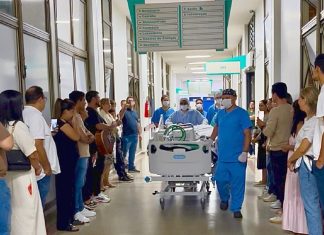 Parentes e funcionários de hospital fazem corredor em homenagem a doador de órgãos em Palmas