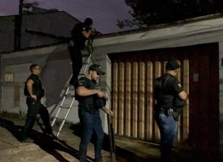 Polícia cumpre mandados contra suspeitos de usar aplicativo para negociar drogas