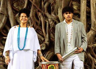 Neta de Selma do Coco, Negadeza perpetua a herança familiar no EP que lançará em abril com o filho Zuri Ribeiro