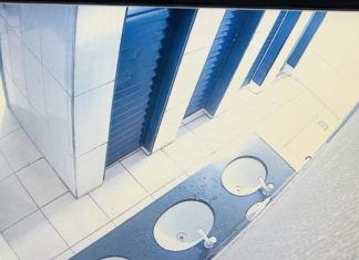 Câmeras são retiradas de banheiros de escola pública após determinação do Estado