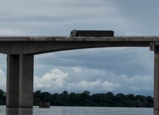 Pescador flagra carreta passando por ponte com restrição para veículos pesados na BR-230, entre TO e PA