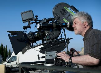 Almodóvar chama Donald Trump de ‘monstro’ e diz que artistas têm dever de se posicionar