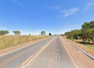 Mulher morre após cair de moto e ser atropelada na BR-153 no Tocantins