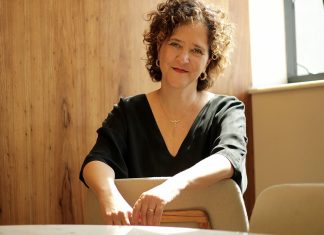 O fenômeno Carla Madeira, que domina as redes e divide leitores com seus livros: ‘Literatura não é manual’