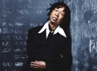 Djavan anuncia data extra para show em São Paulo; veja detalhes