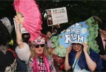 Met Gala 2026 é alvo de protestos contra Jeff Bezos e outros bilionários