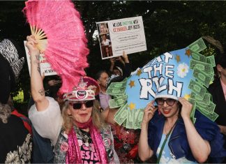Met Gala 2026 é alvo de protestos contra Jeff Bezos e outros bilionários