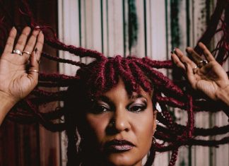 Larissa Luz amplifica ‘fúria do tambor’ com a energia do rock em ‘Desmonte’, álbum de alta voltagem ideológica
