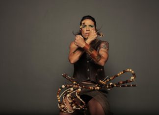 Michele Abu bate o tambor com toque político em álbum solo que traz Catto, Karol Conká, Otto e o coral Os Guaranis