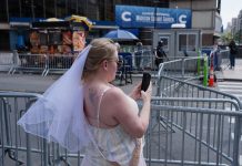 Taylor Swift e Travis Kelce fazem festa de casamento em NY; FOTOS